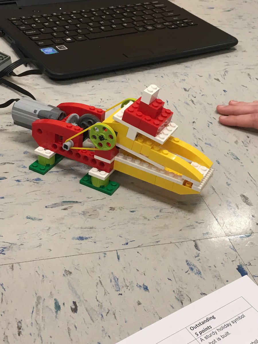 MrsWeinsteinAGP's tweet photo. Having fun creating holiday themed robots that move and make sounds @HCPSElemScience @HCPSTampaPalmsE @TampaBaySTEM @Gifted_HCPS https://t.co/Ppq7ClvWlR