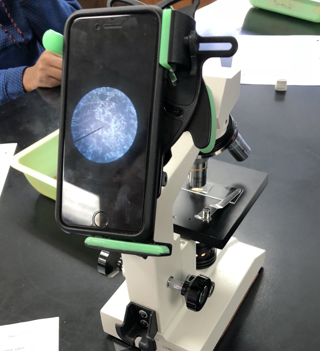 Mrs_Mongelli's tweet image. Day 67: #microscopelab 🙃 Ss viewed cells from different living things 🔬, made sketches, &amp;amp; took smartphone pictures and shared them on a @padlet (thanks @MsKGoebRHS) which was so easy to use &amp;amp; organize! Also used a smartphone optics adapter (a gift from my husband! 😊) #teach180