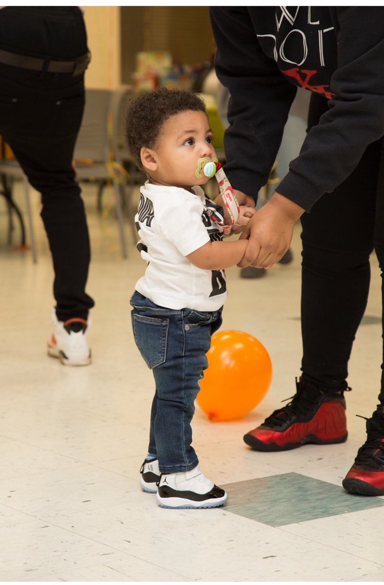 AYOsteff tweet media