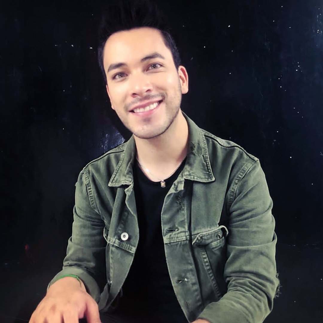 Bienvenido mi <a href="/DANIELPAEZMusic/">Daniel Paez</a> hermoso nuevamente a tu bello país🇪🇨 que te quiere mucho nunca me cansaré de decirte que eres el mejor artista que tiene el Ecuador espero que te haya ido excelente en la gira de México Dios te bendiga siempre te aprecio full Dani un abrazo enorme😀