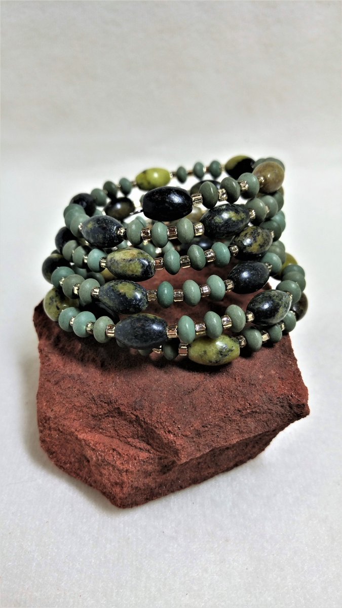 BohemianGirlArt's tweet photo. 25% OFF ALL JEWELRY ITEMS IN MY ETSY SHOP THROUGH THE END OF DECEMBER - BOHEMIAN JEWELRY HANDMADE BY KRISTINE AT https://t.co/h1XNDKKV4O
#handmadejewelry #bohemianbracelets #jadebracelets #jadenecklaces https://t.co/K8xf2y2TEI