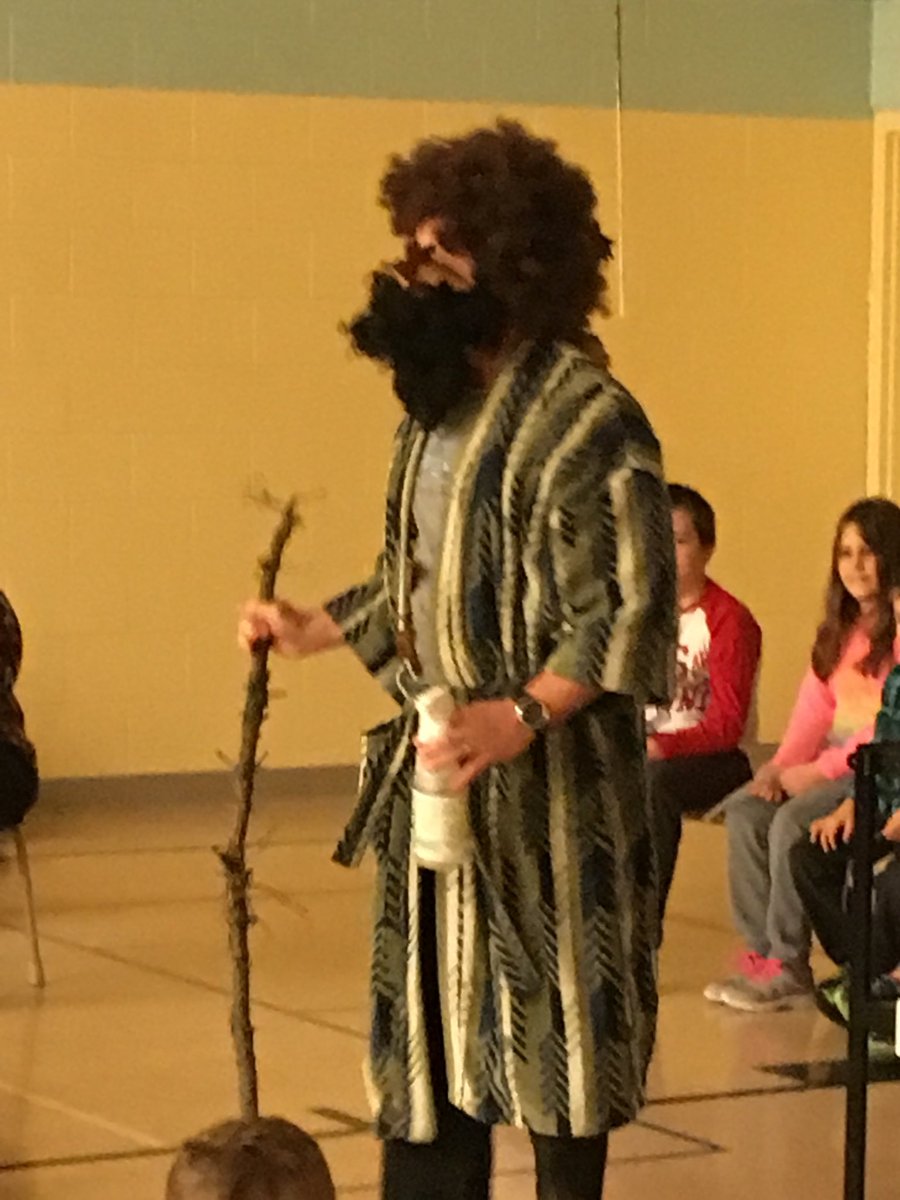 stmcatholic's tweet image. Celebrating the 3rd week of advent with our Grade 1 and Grade 3 classes leading us in prayer and a special message from John the Baptist! Such a blessing to celebrate as a faith community!  #advent2018