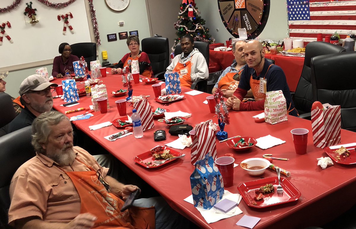 DH Christmas party! Tons of fun!! <a href="/sherhinkley/">Cherie Hinkley</a> @MaeEvaWhite <a href="/mcdaniels_mel/">Mel McDaniels</a>