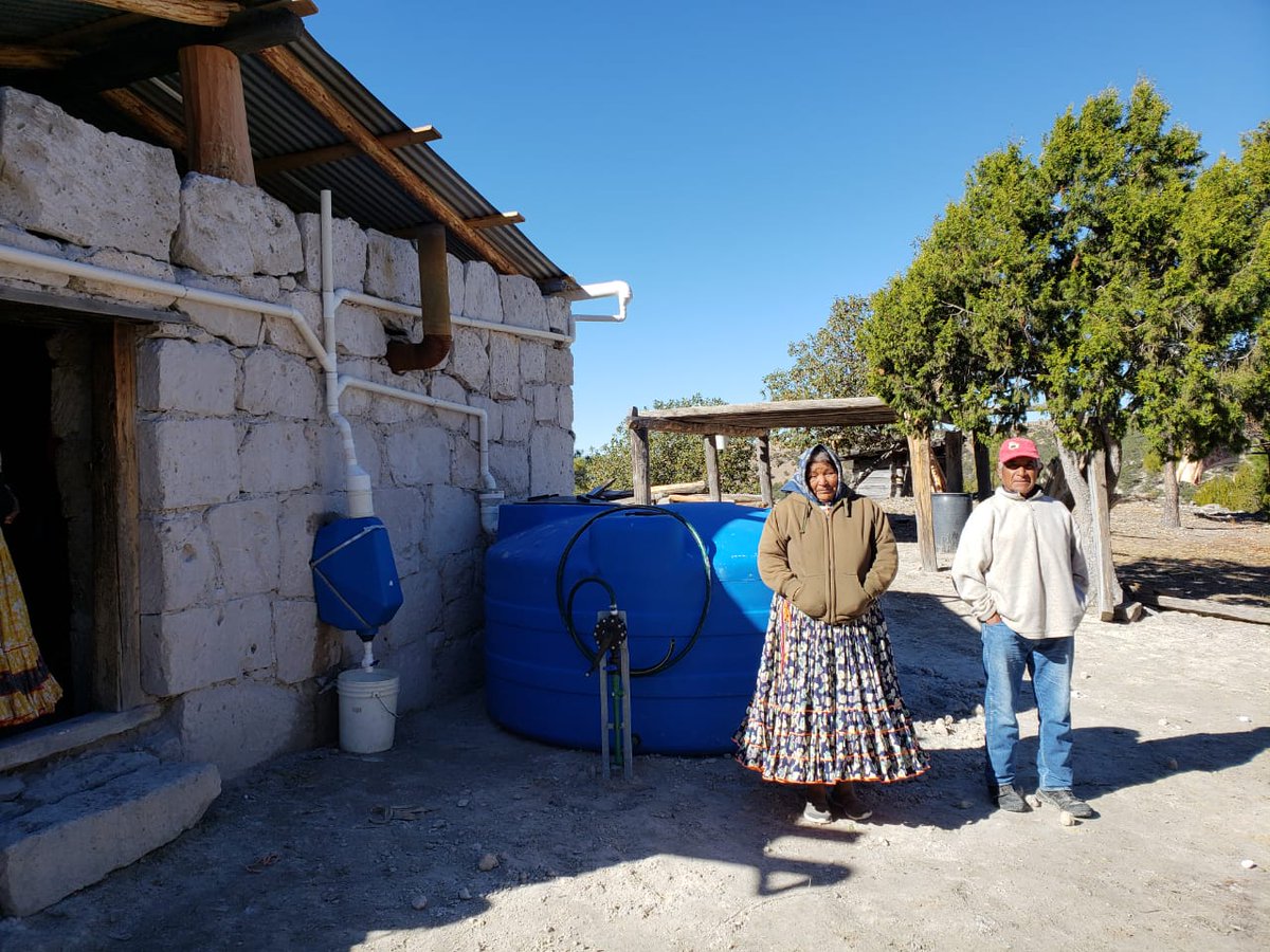 IslaUrbana's tweet photo. ¡Regresamos a la Sierra #Tarahumara! Es un enorme gozo compartir con la cultura #rarámuri e instalar sistemas de captación pluvial que mejoran drásticamente la calidad de vida.
Gracias a @IRRI_Mexico, Captar  A.C. @GCC_Mex, Isla Urbana Foundation y @RotoplasMexico #CaptaLaLluvia https://t.co/2ULT1E5Qd2