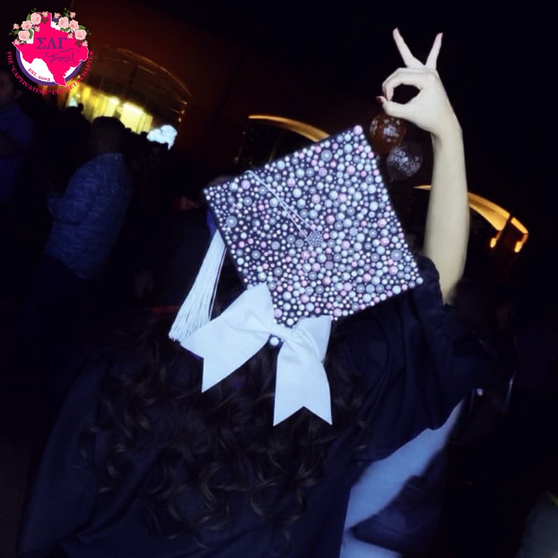 RGVGammas's tweet image. Congratulations to our sister Malenny “Zenaideh” Serna on graduating! #ClassOf2018 #GammasGraduate 💖💜