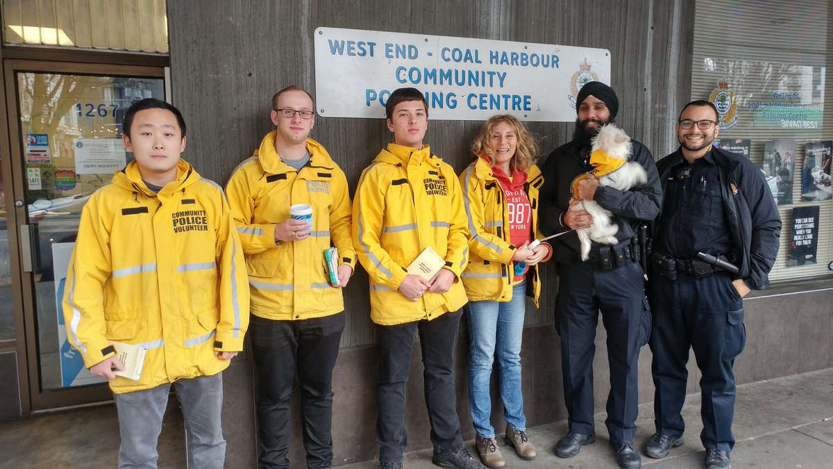 skinnyonsafety's tweet photo. Reilly, the 4mo old Westie, is excited for his first @wechcpc #pooch #patrol & showing some love for our @VancouverPD Beat Team. We're all out reminding drivers not to leave valuables in vehicles. Don't let thieves ruin your holidays! #dogswithjobs #vpdpartners #stopautocrime https://t.co/1KtcLO8gDl