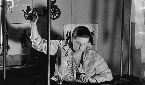 30/ Lotte Reiniger - pioneer of shadow animation. "The Adventures of Prince Achmed" is a masterpiece. For remainder of her career she focussed on short films, + silhouette segments for other filmmakers.German film industry gave her Honorary award in 1972.The Oscars should too