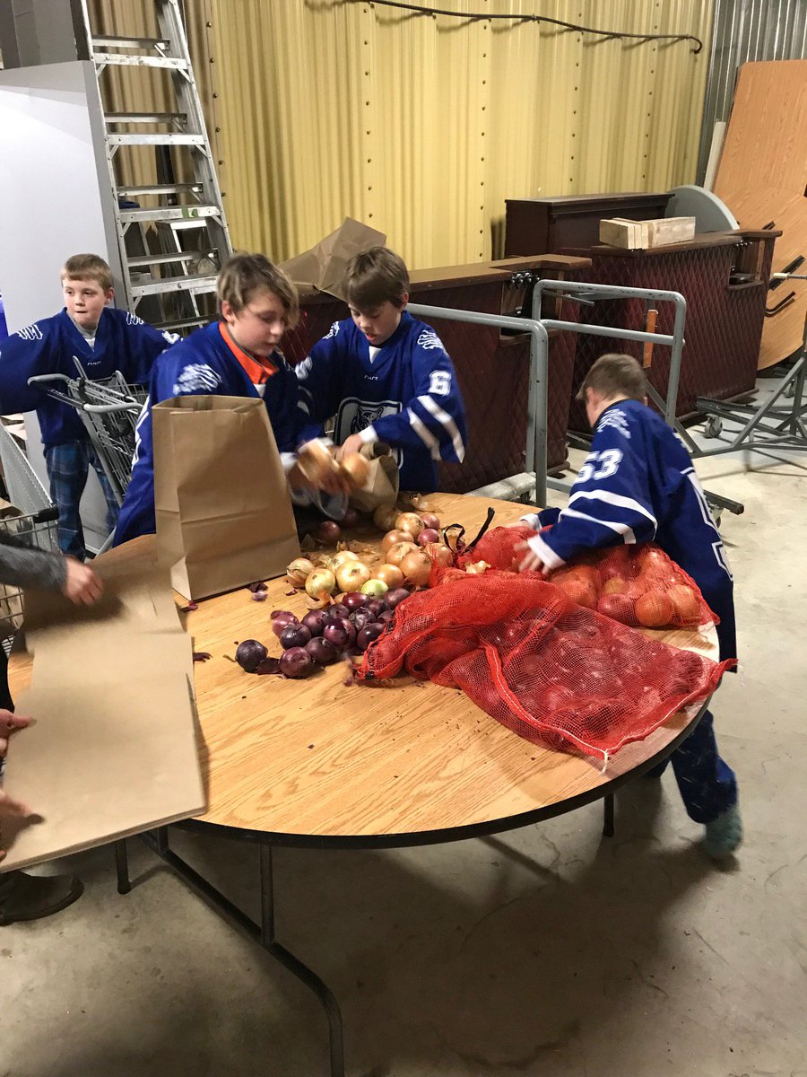 CMHCougars's tweet photo. This is Carman PeeWee Silver helping package hampers tonight for the Carman Christmas Cheer Board. Good way to bond as a team while helping the community! https://t.co/HMpCAfJTJn