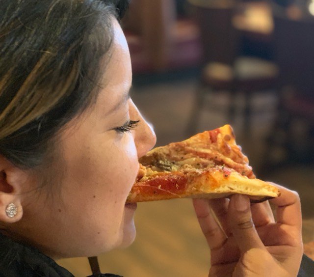 RussosBville's tweet photo. $10 Mondays are always better with a Large, Fresh Authentic NY-Style Pizza from Russo's! FREE DELIVERY 956-801-3086 #FamilyFavorite #FromScratch #AuthenticItalian #FreshIngredients #ChefRecipes #Brownsville #RGV https://t.co/NaeyJx7H7Q