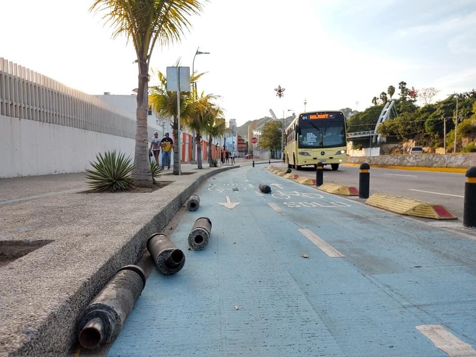 checogodinez's tweet photo. Que tristeza q a estas alturas aún existan las órdenes por enésima de la legalidad de destruir obras q vienen a contribuir con la #Movilidad #Modernidad #Conectividad sobre todo espacio para la #RecreaciónFamiliar 
La #CicloVíCostera ha sido vandalizado @AcapulcoGob @Adela_Roman https://t.co/0PkycQfRha