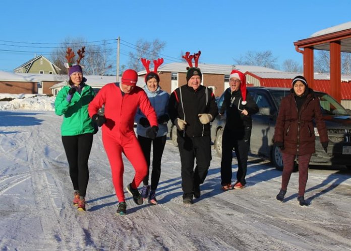 LibrarianCarson's tweet image. Our annual Reindeer Run to raise money for the Salvation Army made the front page of the local paper. Might have had something to do with our sexy outfits!

#getyourcommunitymoving
#physicalliteracyinthelibrary
#programminglibrarian
@LetsMoveLibrary 
telegraphjournal.com/bugle-observer…