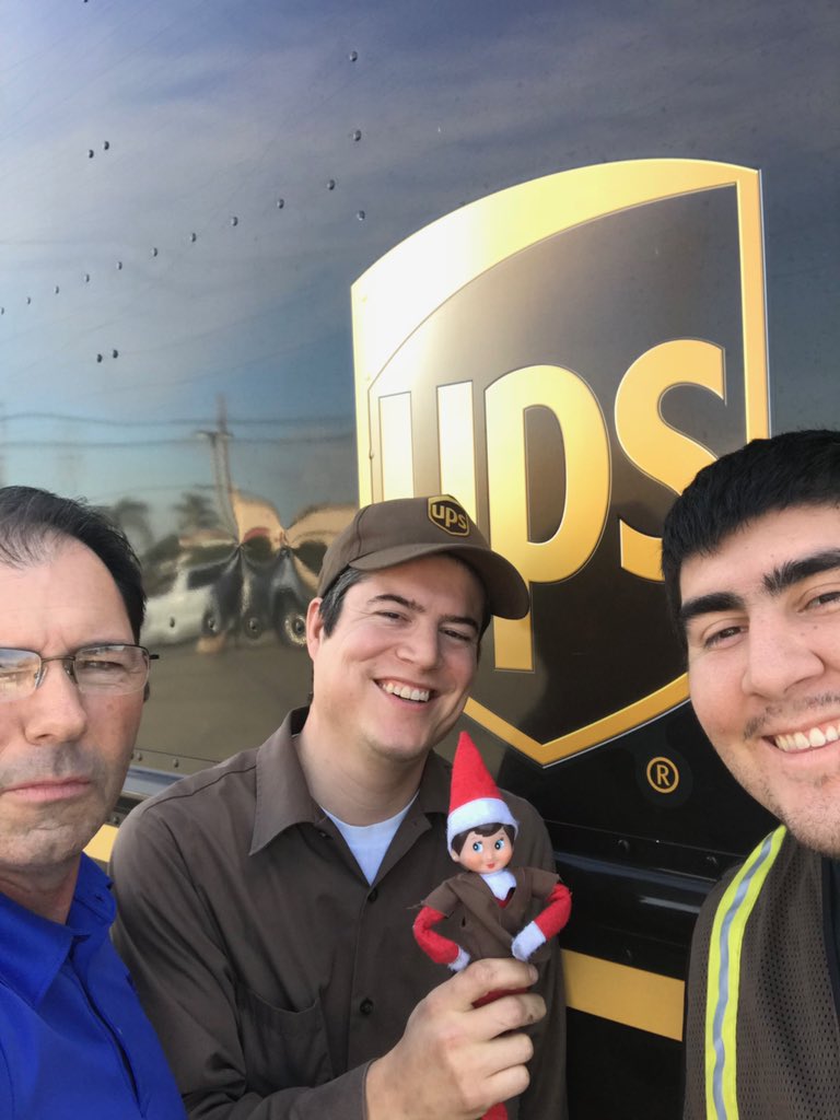 Today the boss’ boss came to see us working 🎅🏼📦 #STAYCALMHAVEFUN #PeakSmiles <a href="/jrindafernshaw/">Fern Shaw</a> <a href="/MorabitoKeith/">Keith Morabito</a> <a href="/erockspark/">Erik Spark</a> <a href="/CoronaCenterUPS/">Corona Center</a> <a href="/CuceTom/">Tom Cuce</a> <a href="/UPS/">UPS</a> <a href="/UPSers/">UPSers</a> @benjaminmrogers @SouthCalUPSers <a href="/hrbobbyups/">Bobby Esquivel</a>