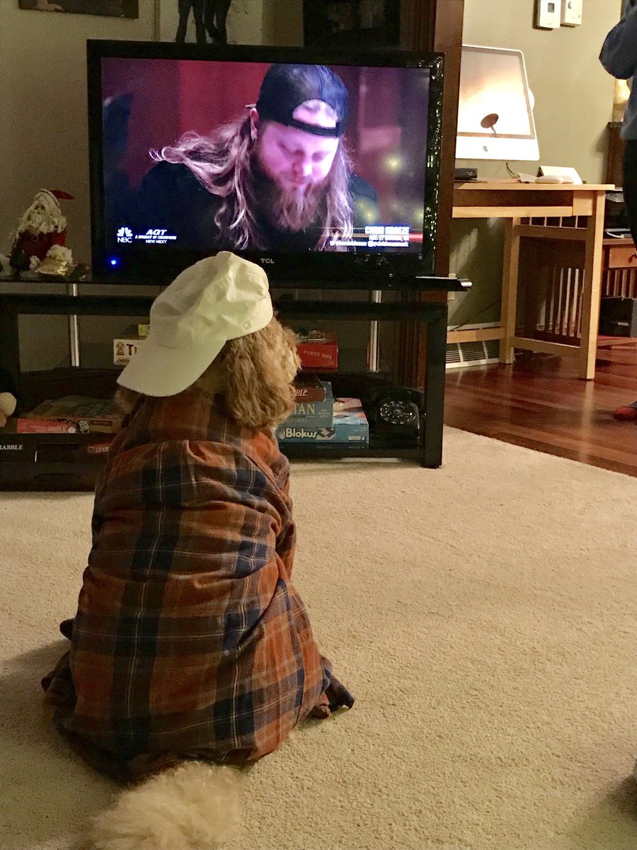 maddiecarlsen's tweet photo. @iamchriskroeze making a country music fan out of everyone 🎤@NBCTheVoice @blakeshelton @IAMJHUD @kelly_clarkson @adamlevine #nbcvoice #smalltownstrong #voicefinale #chriskroeze https://t.co/c9VBSY85Ef