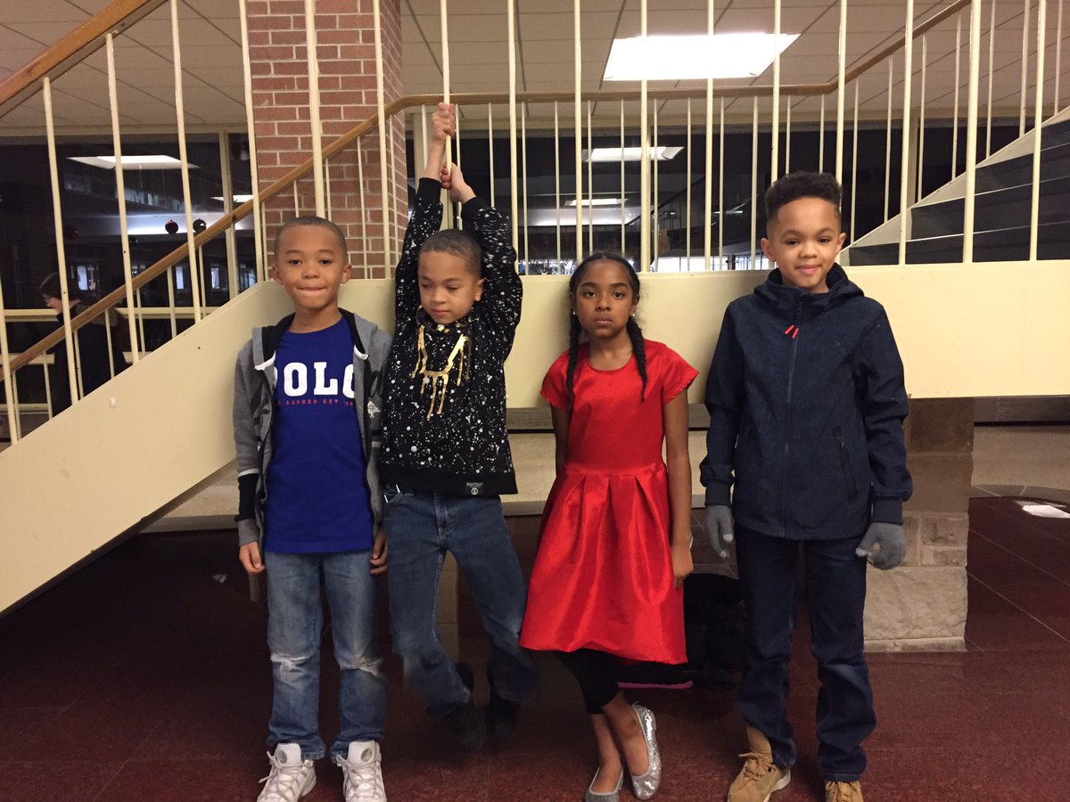 queenjmeeks33's tweet photo. My daughter and her other brothers ! #servingface #babymodels #someonesignher #Melanin https://t.co/x04BvJUUq2