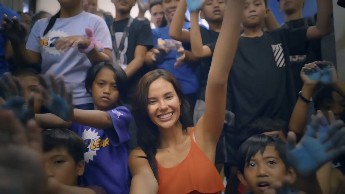 myxglobal's tweet photo. Raise your 🇵🇭🇵🇭🇵🇭! Catch #MissUniverse 2018 @catrionaelisa’s “We’re In This Together” music video within Pinoy MYX tonight at 8:30pm! https://t.co/e60hl5QIAr