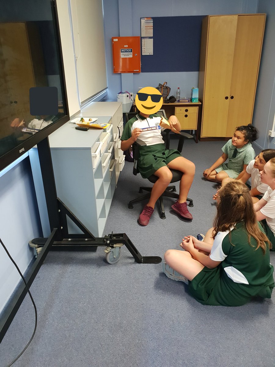 Mrs__Bonilla's tweet photo. What a lovely surprise for the last days of year 5. A very lucky student received a letter from a soilder in response to her care package that was sent for ANZAC day. #globalcitizen #empowered @BrookePisani1 @IngleburnPs https://t.co/uNMomXqbLo