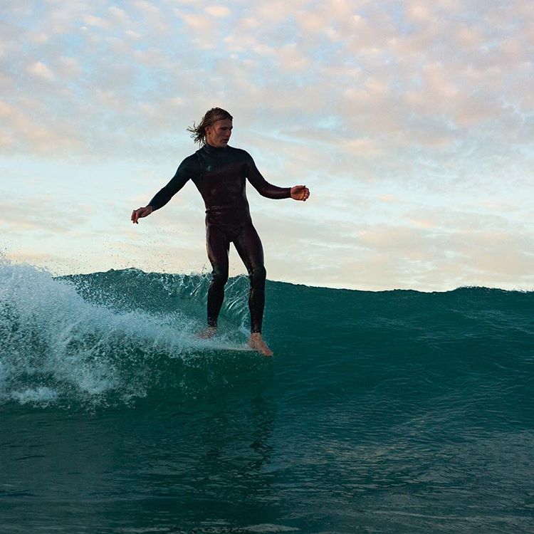 captainfin_sa's tweet photo. Follow the leader 🐟
.
.
.
🏄♂️: @dylan_swindale
📸: @daniel_grebe
#surf #surfparadise #waveoftheday #fresh #love #ocean #beach #waves #surflife #travel #becoolman #backtothebeach #catchabreak #beachbums #art #photography #mood #seamonkey #shorething #surflife #captainfinsa https://t.co/aFWg7SNkS7