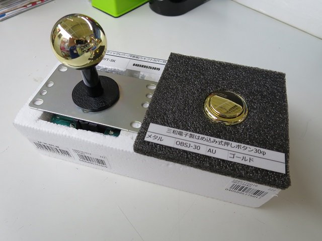 Depoツクモ札幌駅前店 ゲーミングデバイス 三和電子製静音シャフトレバー 静音ボタンも試せるようにしました 通常モデルの方も試せるので是非比較してみて下さい アケコン