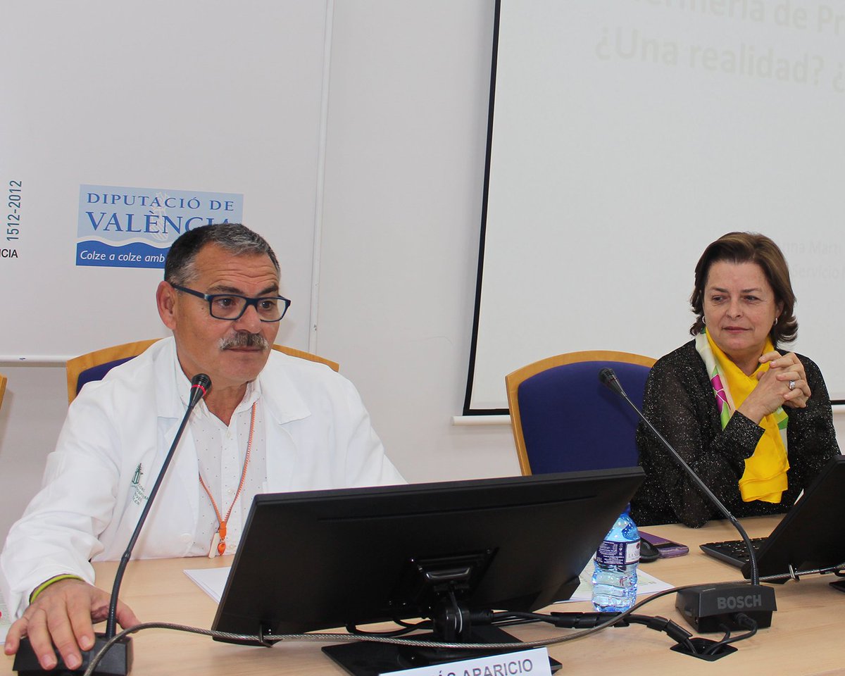 HGUVALENCIA's tweet photo. En la conferencia inaugural “Enfermería de práctica avanzada: una realidad y una necesidad”, Anna Martí, enfermera del servicio de Nefrología, expone su visión personal de la evolución de la #enfermería @direnfchguv https://t.co/PA0mcuuDzC