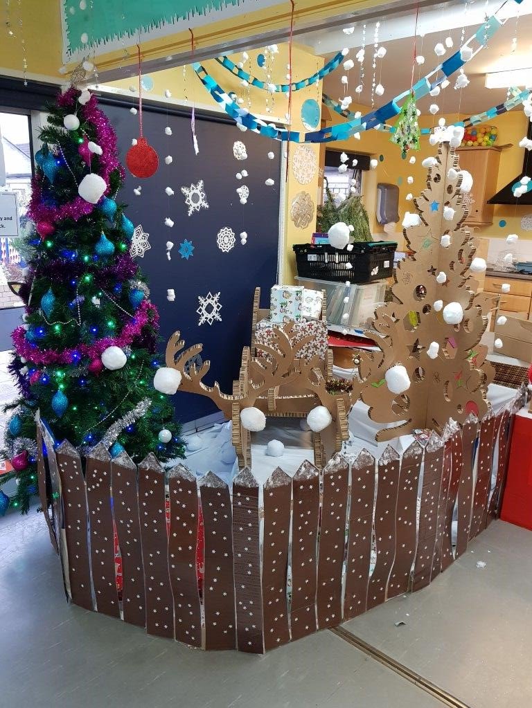 PALLITE's tweet photo. Our reindeer and Christmas tree seem to have gone down well at Northampton General Hospital Children's Ward! https://t.co/RoFS9WhNwI