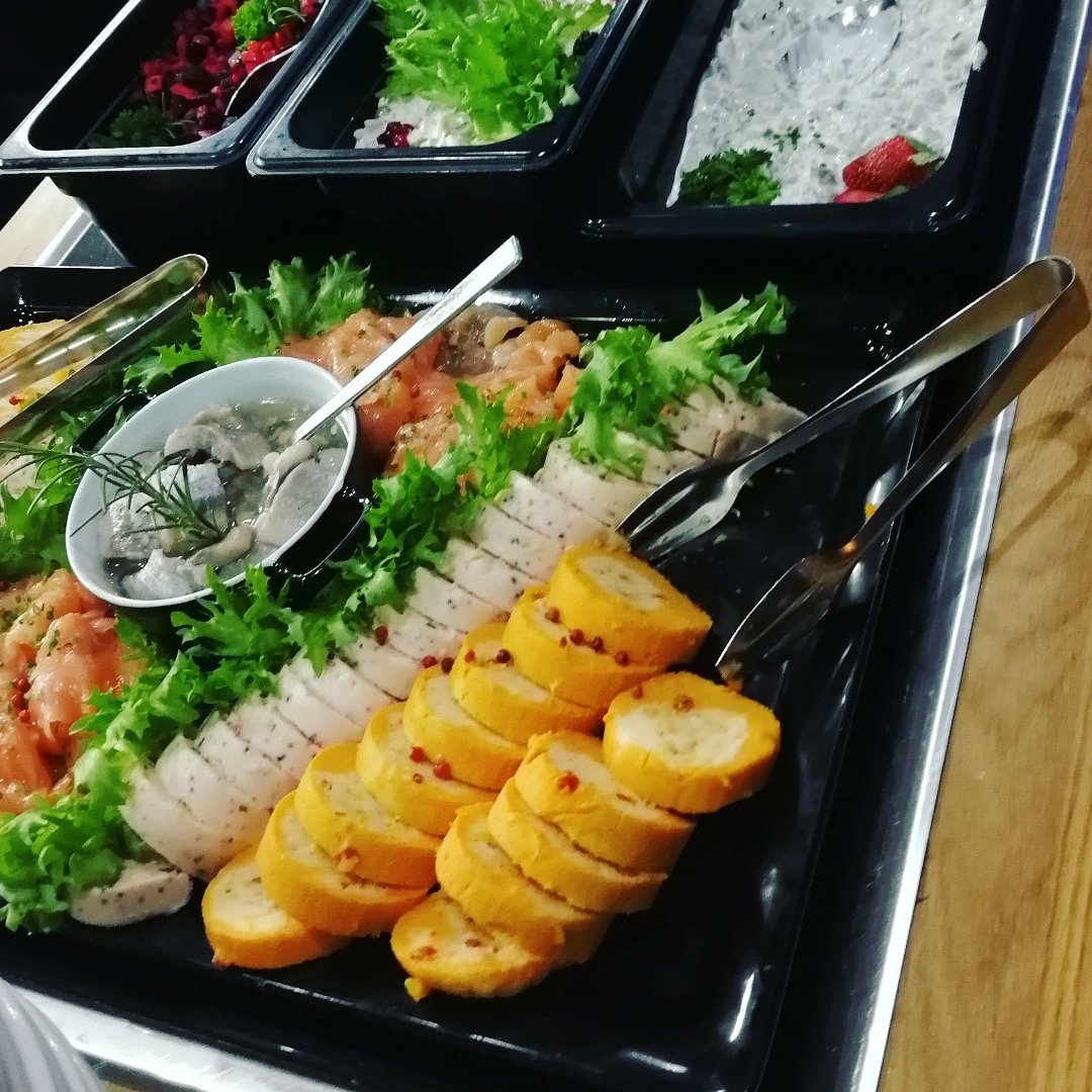KMhansabar's tweet photo. #Christmas #delicasies from #guossi
#kalastajanmajatalo #karigasniemi #utsjoki #lapland #finland #exploreutsjoki #visitlapland #visitfinland #restaurant #localfood #finnishfood #lappishcuisine #purefood #food #buffet https://t.co/cKZXEvpeW6