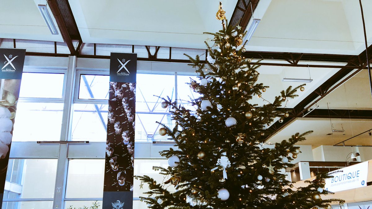 XProjets's tweet photo. Plus qu’une semaine avant Noël ! À @Polytechnique, le sapin brille dans le grand hall... quant à nous, nous arborons des couleurs de Noël sur Facebook 🎄
Et vous, comment préparez-vous les fêtes ?
#XProjets #WeAreJE https://t.co/OJgdV4Ub3Y