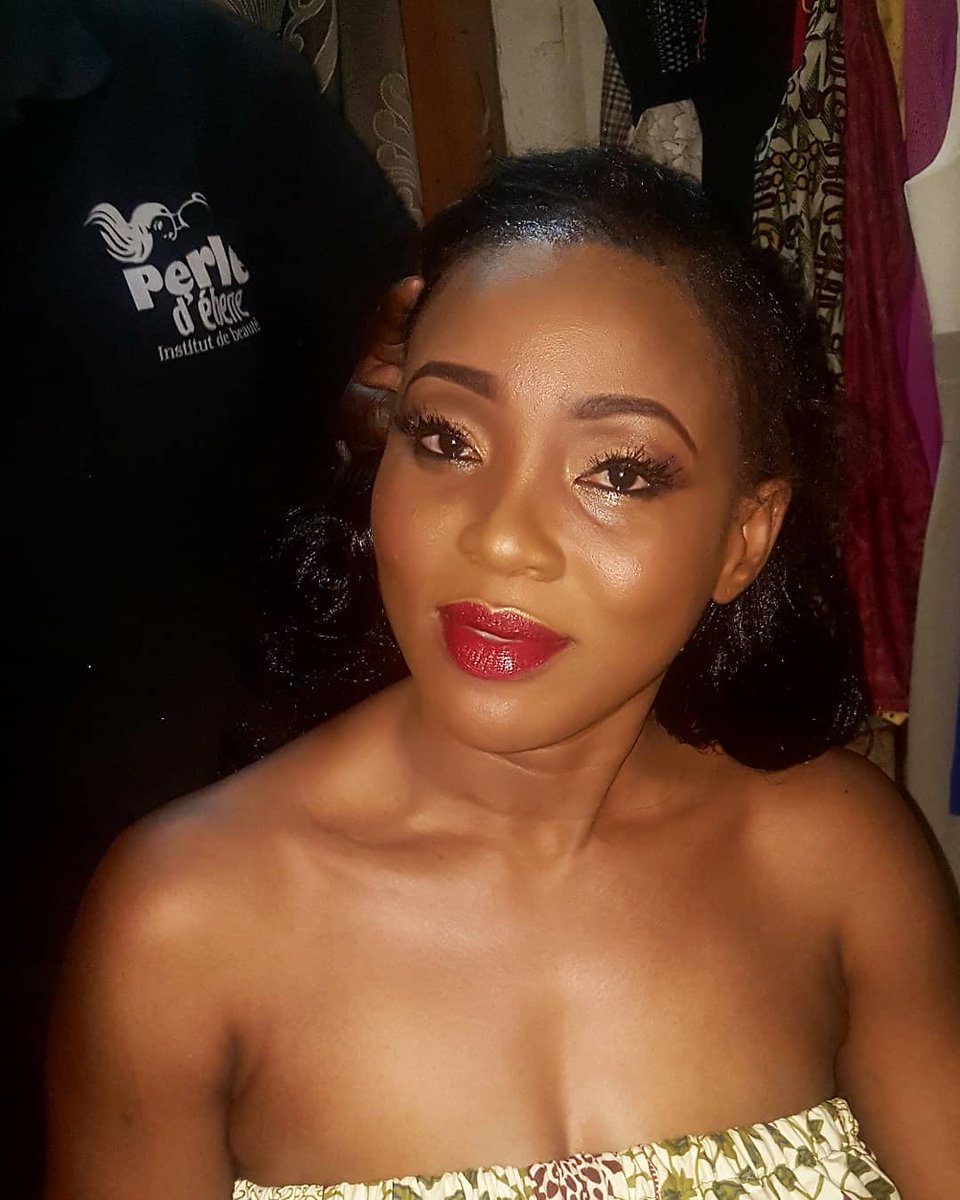 florexkengne's tweet image. #tbt Arlette for her  traditionnal wed❤
#rexiacapsmakeup #traditionalmakeuplook #nightmakeuplook #weddingmakeup 
.
Soyez glamour pour les fêtes de fin d'année 😊
Book now for all your event.