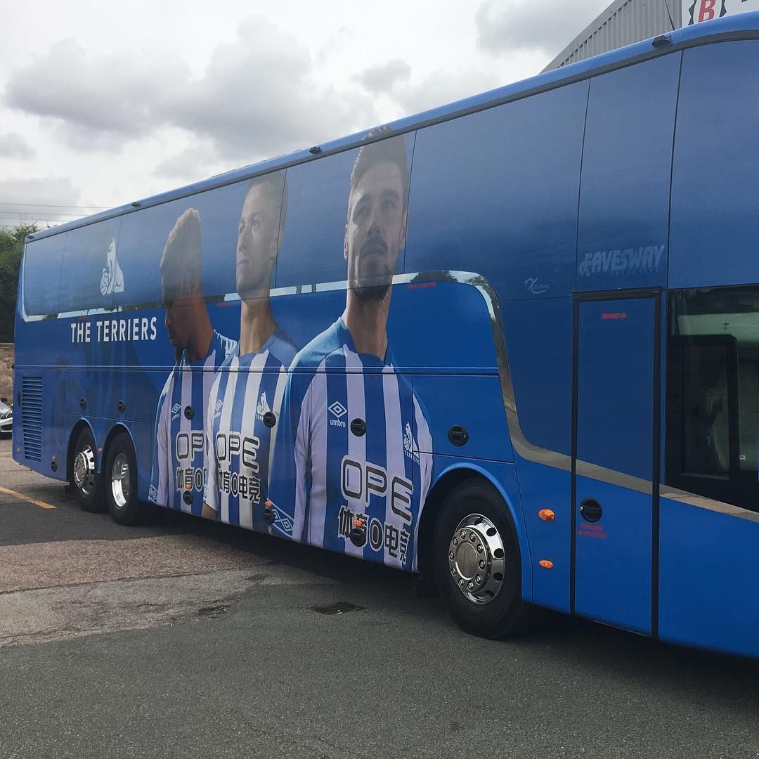 Team motorola bus. Fc herrera team bus. Красивый автобус. Scania touring k400. Транспорт эдинбурга шотландия.