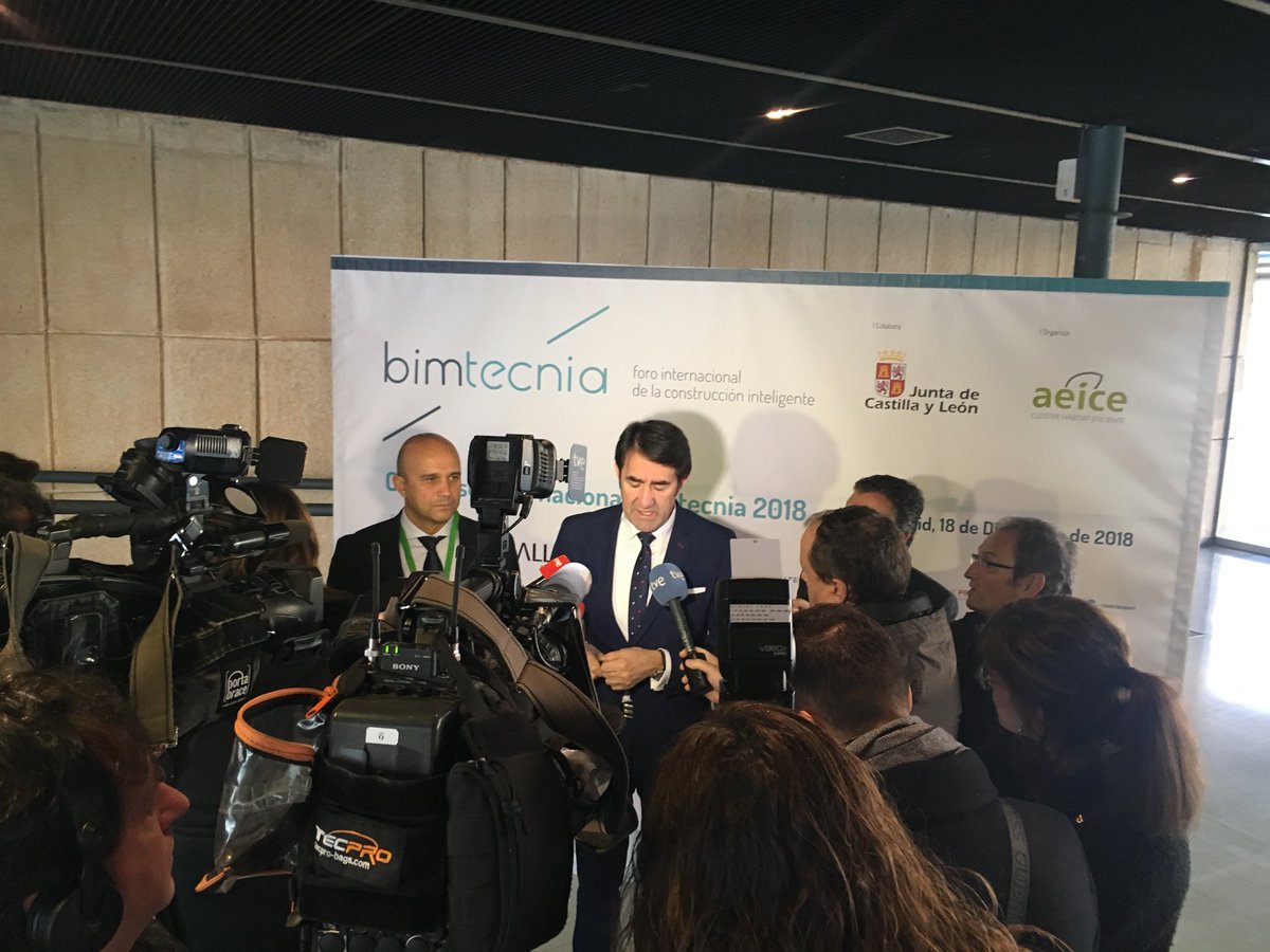 ClusterAeice's tweet photo. Comenzamos @bimtecnia 2018
#nuevastecnologias #BIM #digitalizacion #talleres #ponencias 
“Bim en negativo” 
Que implantación hay a día de hoy?....recordamos ayer 17 diciembre comenzó la obligatoriedad por parte de las administraciones regionales y nacionales para licitar en BIM https://t.co/cNfrcwjfkG