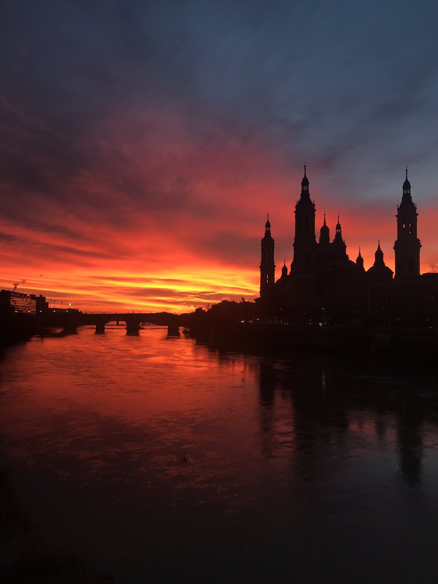 Así ha amanecido hoy en #zaragoza 🔆🔆 #buenosdias #amanecer #city #aragon #enjoyaragon #aragonizate