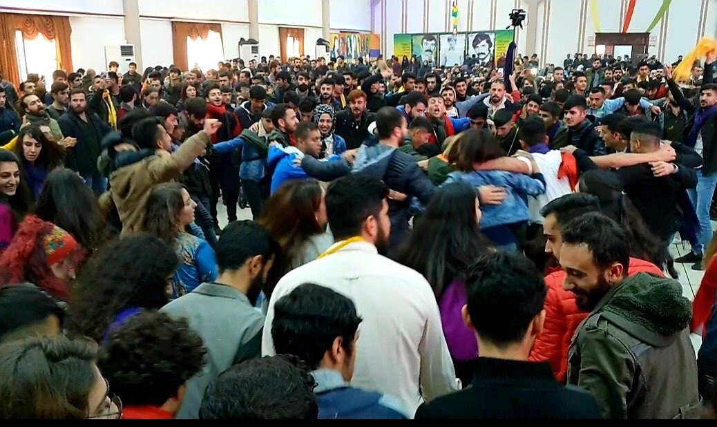 Bu sabah yapılan siyasi soykırım operasyonlarında Dersim'de 37 Gençlik meclis üyesi arkadaşımız gözaltına alınmıştır. Arkadaşlarımız derhal serbest bırakılmalıdır. 

Baskılar, gözaltılar bizleri yıldıramaz.