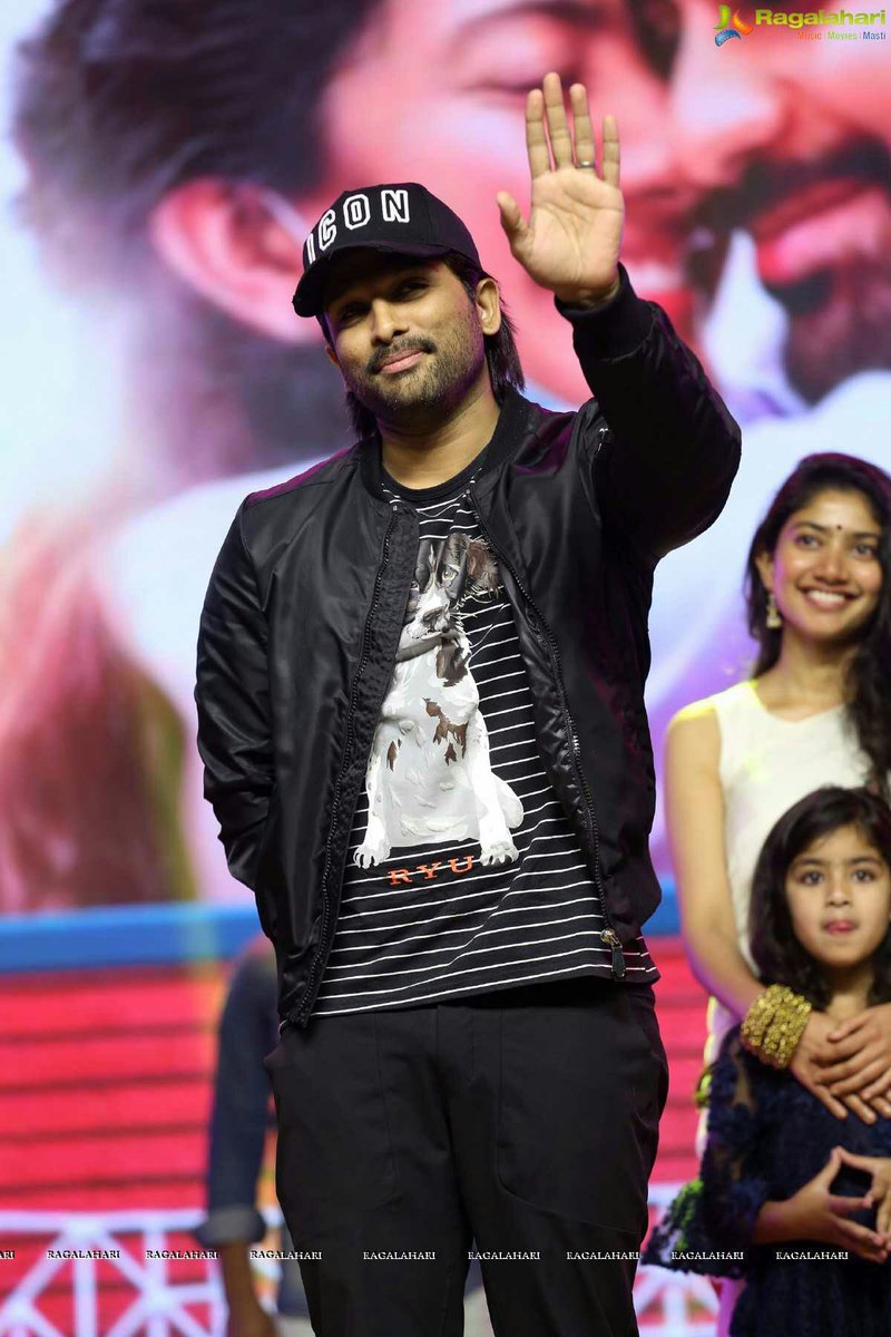 KspAAfan's tweet photo. Few more clicks #StylishStar #AlluArjun at #PPLMPreReleaseEvent https://t.co/hLe56v6S7m