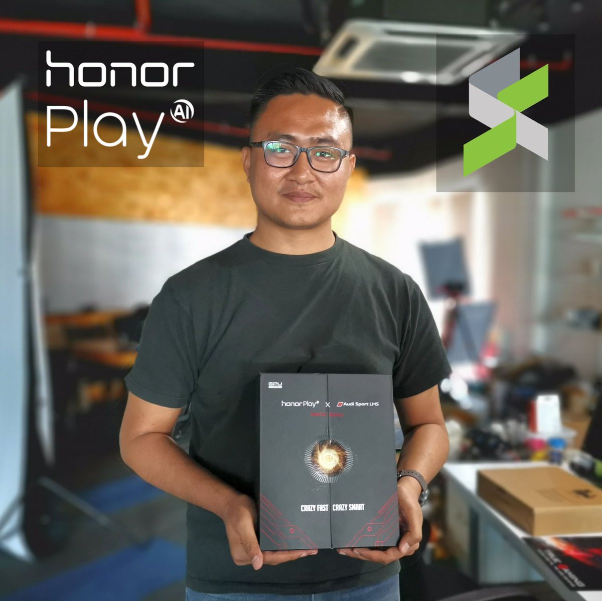SoyaCincauBM's tweet photo. Tahniah Syafiq Zaki yang terpilih sebagai pemenang Honor Play Player Edition Red x AUDI, sumbangan HONOR Malaysia.

#700KHONORFans #HONORPlay #Audi #PlayMorePayLess #CrazyFastCrazySmart https://t.co/Ks7aznmF5k