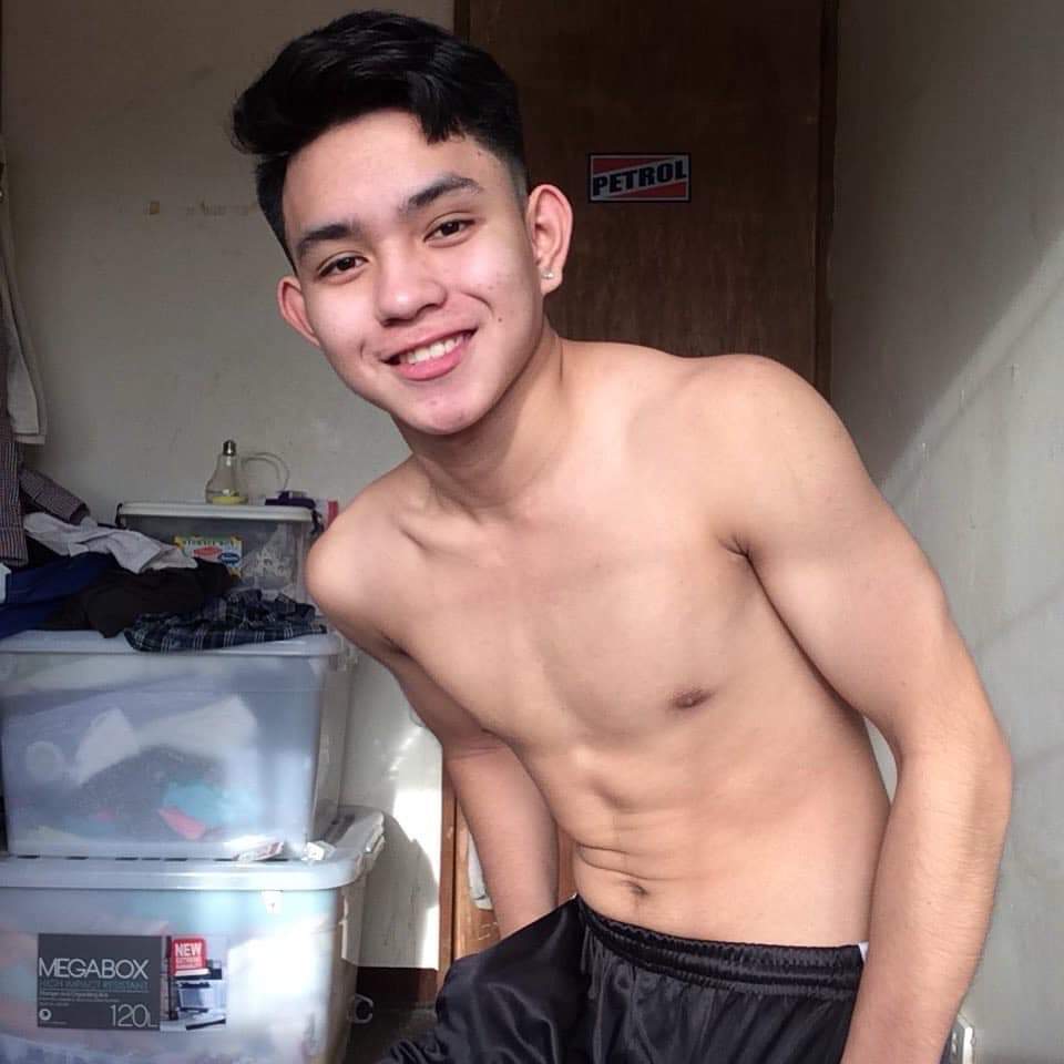 Nippoy1's tweet photo. gwapo niya. sino po nakakakilala sakanya. Sarap ng utong haha @PINOYBAE https://t.co/4MpKhKMESR