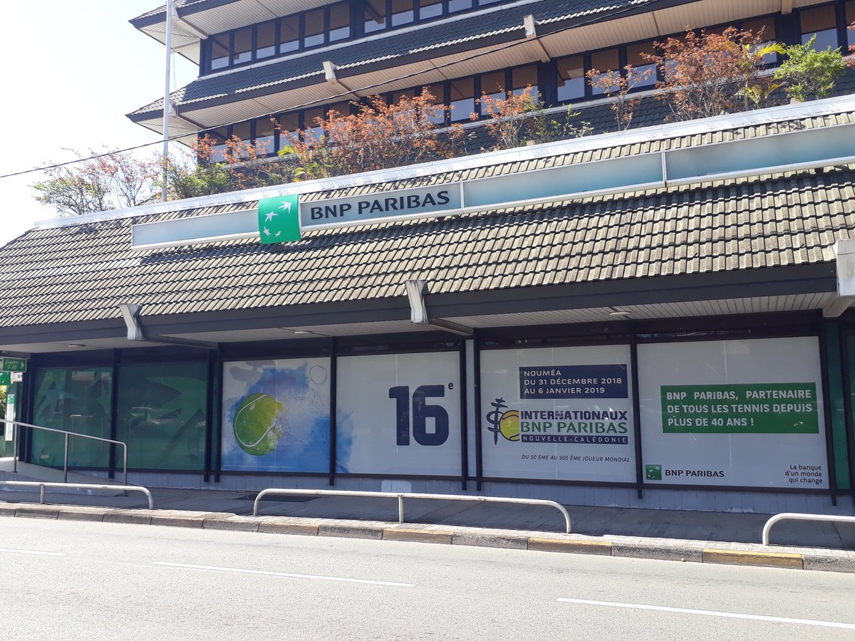 ChallengerNea's tweet photo. Notre partenaire titre, la BNP Paribas de Nouvelle-Calédonie, habille ses agences aux couleurs du @ChallengerNCL 🎾 @WeAreTennisFR @WeAreTennis https://t.co/3bRElSbZKh