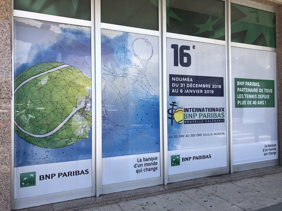 ChallengerNea's tweet photo. Notre partenaire titre, la BNP Paribas de Nouvelle-Calédonie, habille ses agences aux couleurs du @ChallengerNCL 🎾 @WeAreTennisFR @WeAreTennis https://t.co/3bRElSbZKh
