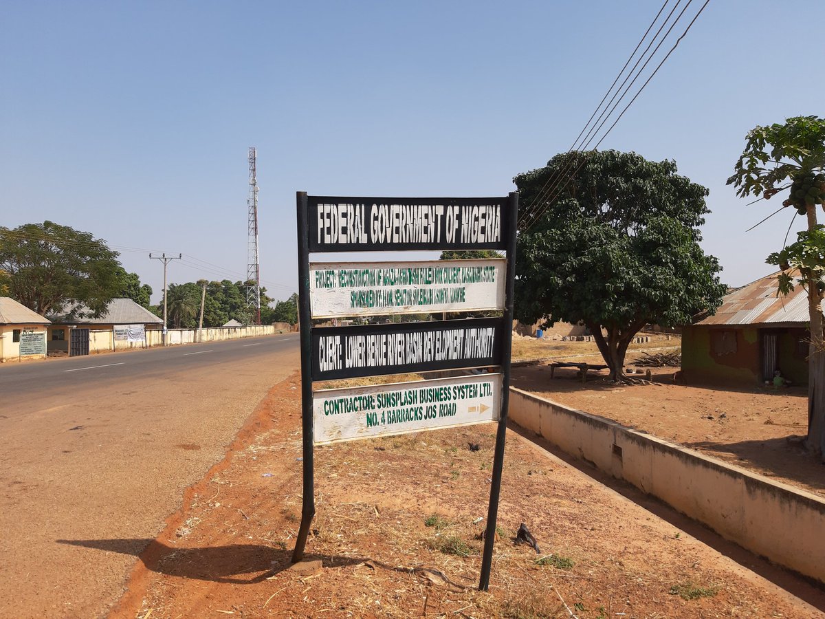 UDEMEAfrica's tweet image. Farrmers pass daily to transport their products.
Residents lamented bitterly about the poor level of work done by government.
We call on the sponsor of the project, @senAdokwe to liaise with @FMWRNigeria to get contractors back to site &amp;amp; remedy the situation. 
in  #GetInvolvedNG