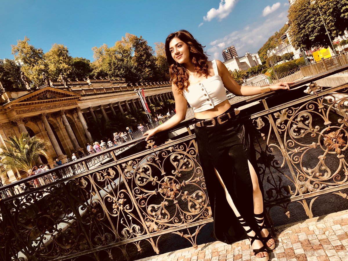 SouthCinemaHall's tweet photo. Beautiful 😍👈👌👇!!
#MehreenPirzada https://t.co/rHKWwh4nfb