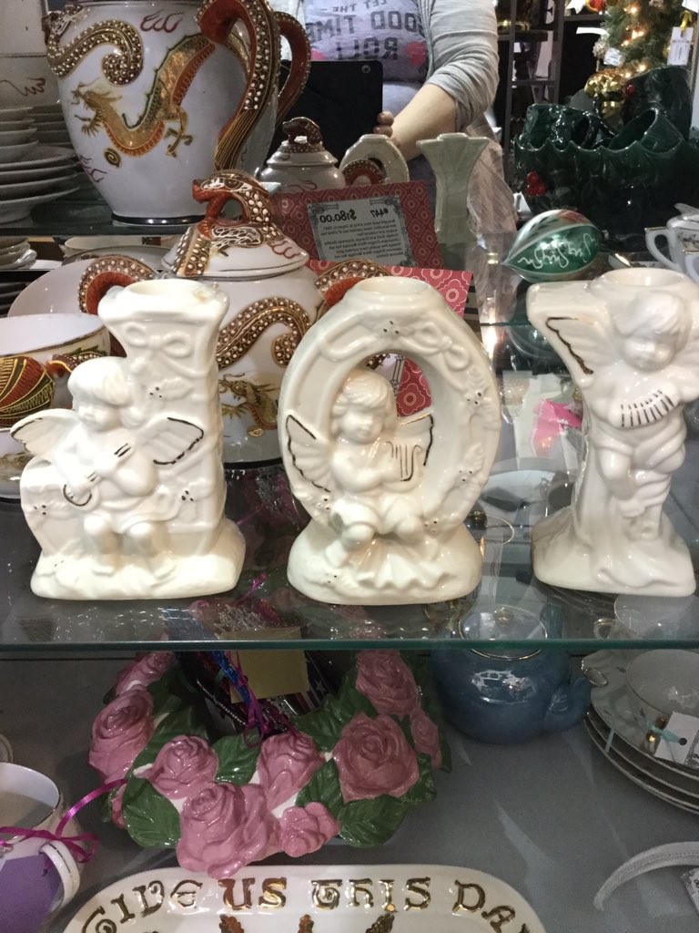 Gratefulmuse's tweet photo. We have lovely gifts for your special someone. Vintage bar ware, Kitschy retro gems, fun mid century modern and the best handmade vintage beaded ornaments. Come visit us at Midtown Mercantile Merchants off Speedway in Tucson. #ChristmasGift #vintage #Tucson #cocktails #ornaments https://t.co/DYy1ECK928