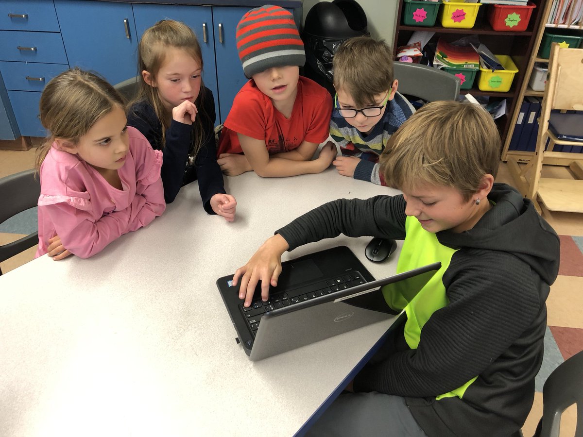 EcoleLenvol's tweet photo. Les élèves de 6e année présentent aux 2e et 3e année leur jeu vidéo de Noël conçu sur Scratch! https://t.co/7leixI5gSW