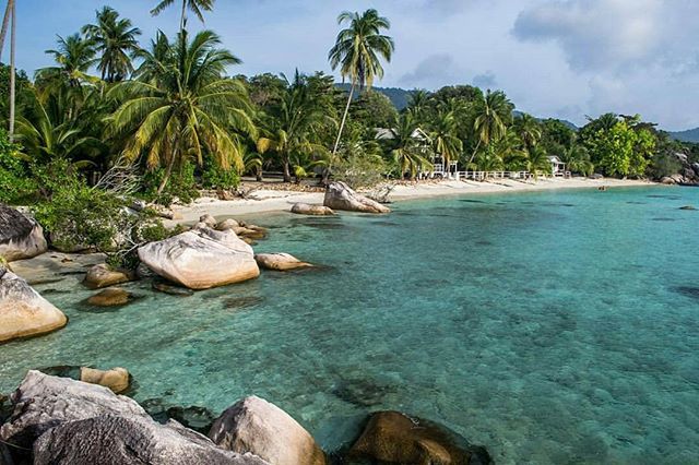 datuknasir's tweet photo. Keindahan Pulau Nongkat di Anambas, Kepulauan Riau. Potensi pariwisata di Kepri harus menjadi perhatian besar. Tidak melulu turis asing, ini harus menjadi destinasi utama turis lokal Indonesia. Photo by @budisauri .
.
.
#PulauNongkat #Pariwisata #WonderfulIndonesia #DatukNas… https://t.co/aUm57vM80P