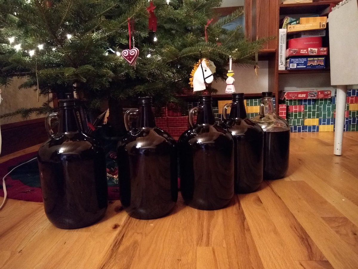 I got somewhere in the ballpark of 5 gallons, and that's after a party and giving away a gallon in "exchange" (not really) for some lefse yesterday.