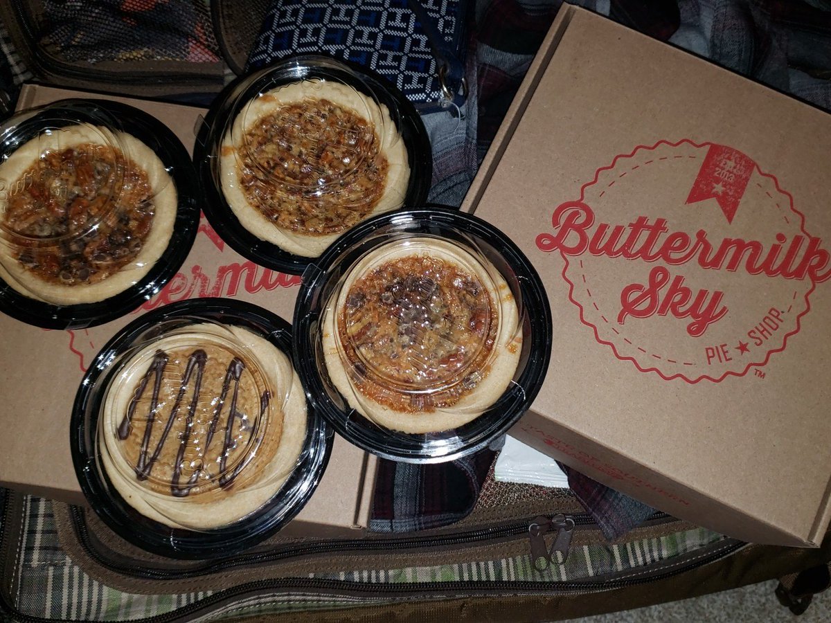 inkylovesyou's tweet photo. @AskTSA can I take pies domestically from DFW to HNL via LAX? https://t.co/b5VAIbqAoG
