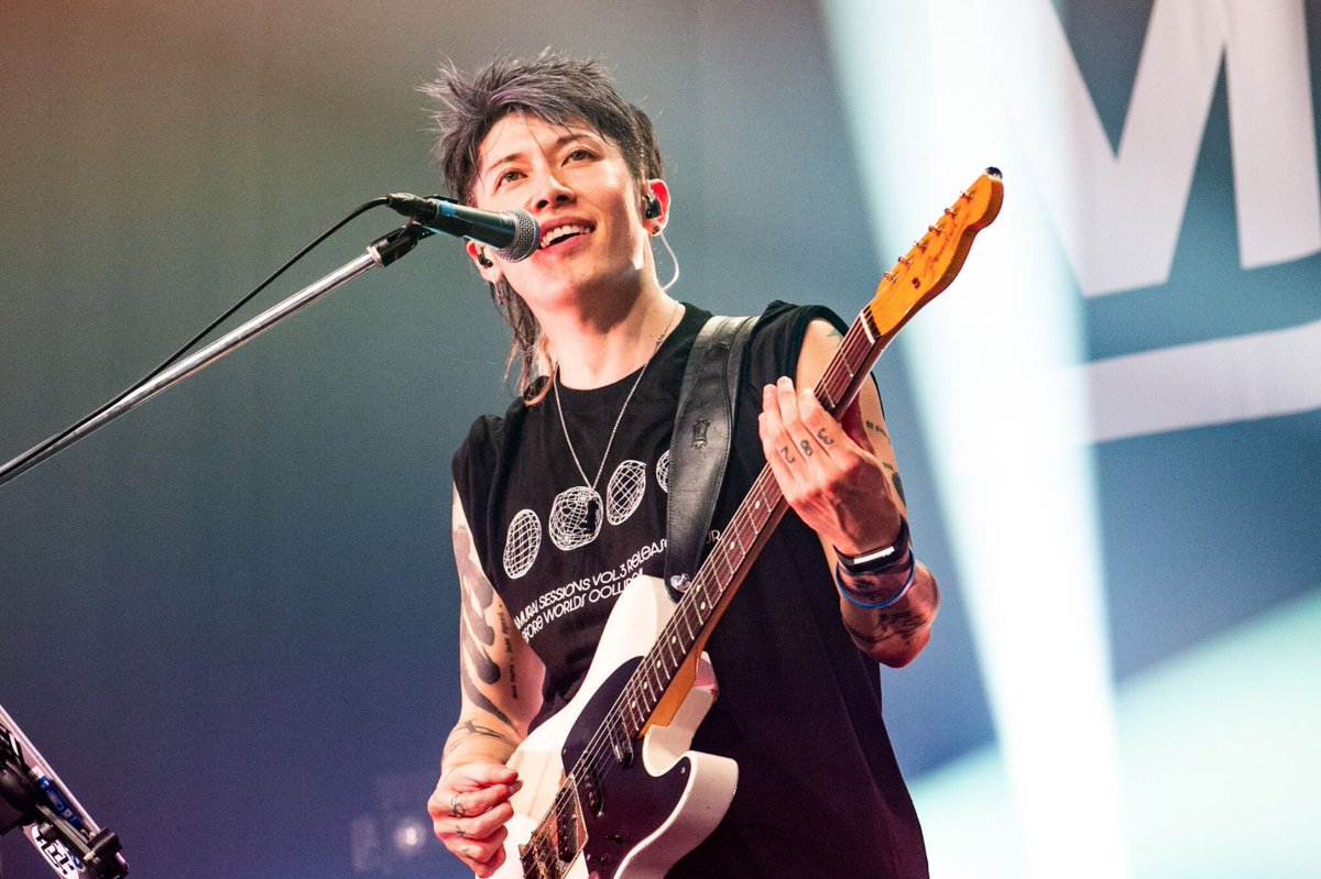 staff_miyavi's tweet photo. ⚡️#MIYAVI ツアーグッズ⚡️
本日 #なんばHatch にて開催される #SAMURAISESSIONSvol3 Release Tour #BeforeWorldsCollide !!
物販は16:30よりスタート!!
数量限定のアイテムもございます!ご購入はお早めに!
#SS3 #GOODS https://t.co/2ssdU7I8Cm
