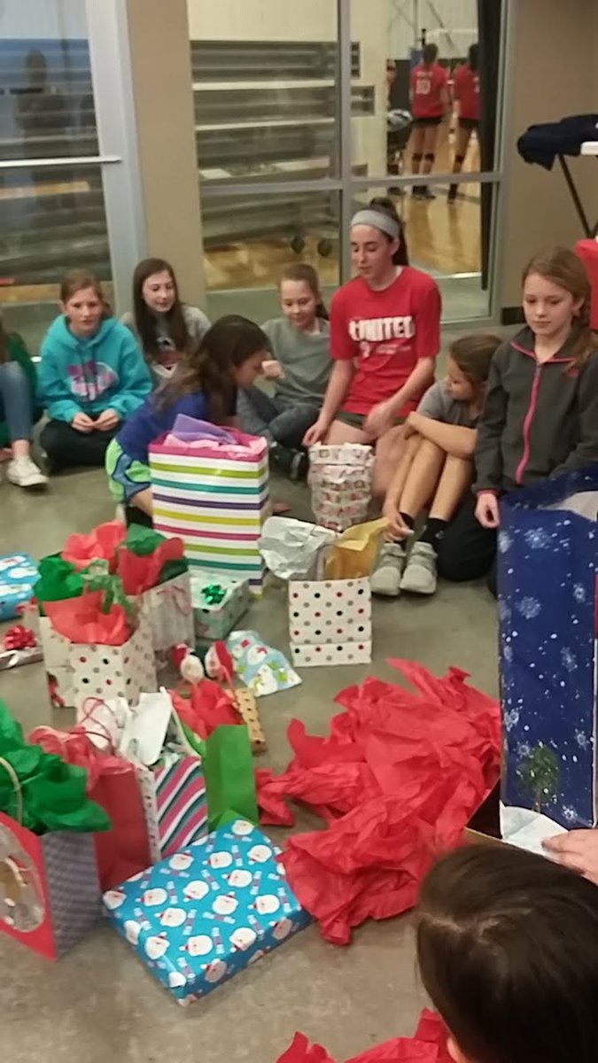 WUFC07DashNavy's tweet photo. Fun time at the Dash Navy/White/Red Christmas Party at Wichita Hoops over the weekend: Gingerbread house competition, goodies, gift exchange, and soccer volleyball. Thanks to all the managers, coaches, and parents who helped! https://t.co/2NPB20uf3c