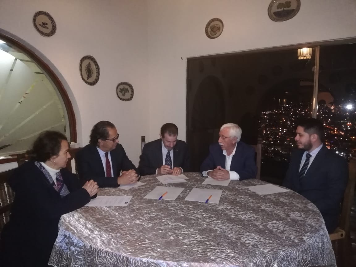 oniessmexico's tweet photo. Siempre es grato para ONIESS asistir de invitado de honor a la firma de convenios que favorezcan el bienestar social. Hoy inician los lazos entre el CISS y la Secretaría del Migrante y Enlace Internacional de Gobierno de Guanajuato. #Sinfronteras @oniessmexico @CISS_org https://t.co/r3t3iWec7r