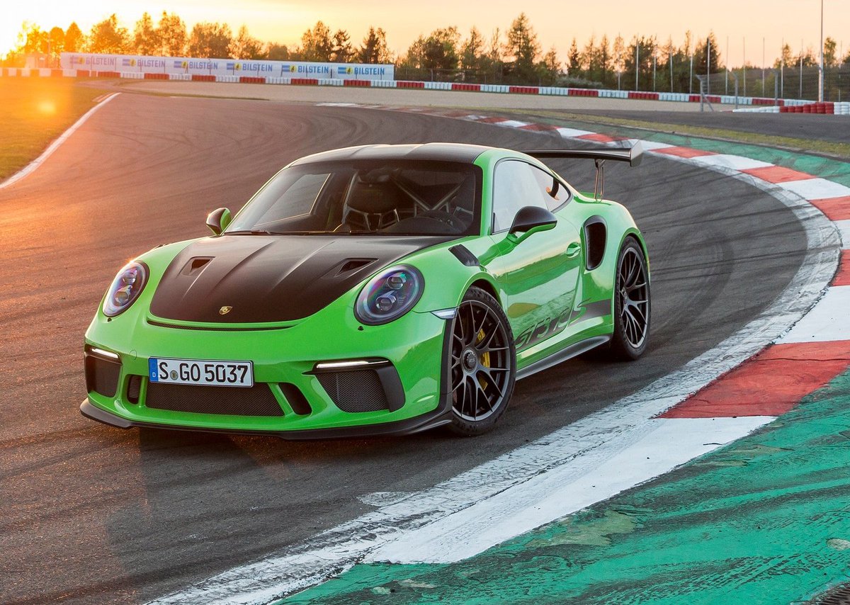 911andCo's tweet photo. 😍✅🏁PORSCHE 911 GT3 RS🏁✅😍
La dernière Porsche 911 GT3 RS (991 MK2) a été primée par le Trophée Coyote de la meilleure Supercar de l'année 🏁🏆🥇!!!
#Porsche @Porsche #Porsche911 #Porsche911GT3RS #911GT3RS #Supercar #TrackCar #RaceCar @PorscheFrance
https://t.co/UWTKEMlUuI https://t.co/mKrVQa5D70
