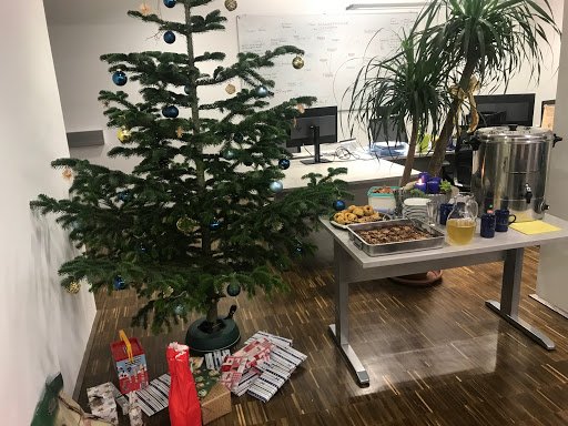 The #holidayseason rolls on, do you prefer: #shoppingtime in the #store or #onlineshopping? bit.ly/2SQoyeE Our #Christmastime thanks to you: we’re giving away #FNQ . #MerryChristmas #blockchain #FNQtoken  #empowertruth #Holiday #Marketplace for #opinions #opinionswelcome