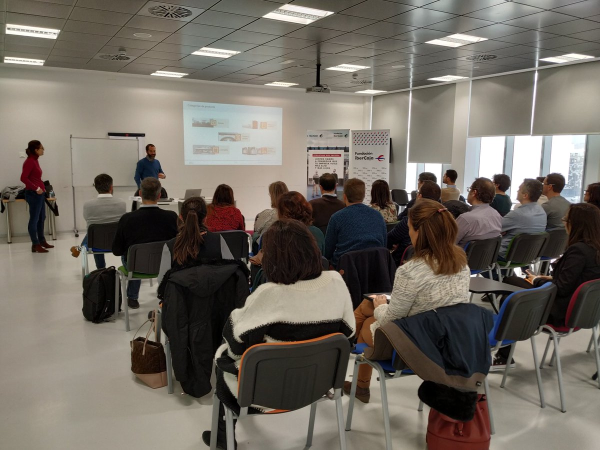 luz_lopezp's tweet photo. Hoy día extraordinario en #EcosistemaMas, sesión de co-creacion con #BSHEspaña y un grupo de #inconformistas #innovadores #startups #pymes miembros @EcosistemaMas q generosamente van a pensar con ellos #Inteligenciacolectiva sobre modelos de negocio vinculados a tecnología #IoT https://t.co/B6yPkC12i6