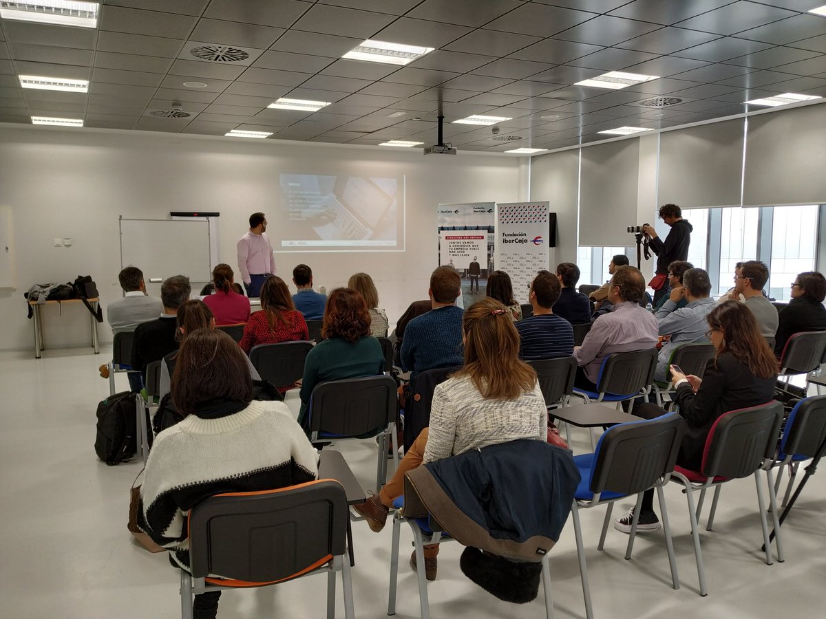 luz_lopezp's tweet photo. Hoy día extraordinario en #EcosistemaMas, sesión de co-creacion con #BSHEspaña y un grupo de #inconformistas #innovadores #startups #pymes miembros @EcosistemaMas q generosamente van a pensar con ellos #Inteligenciacolectiva sobre modelos de negocio vinculados a tecnología #IoT https://t.co/B6yPkC12i6